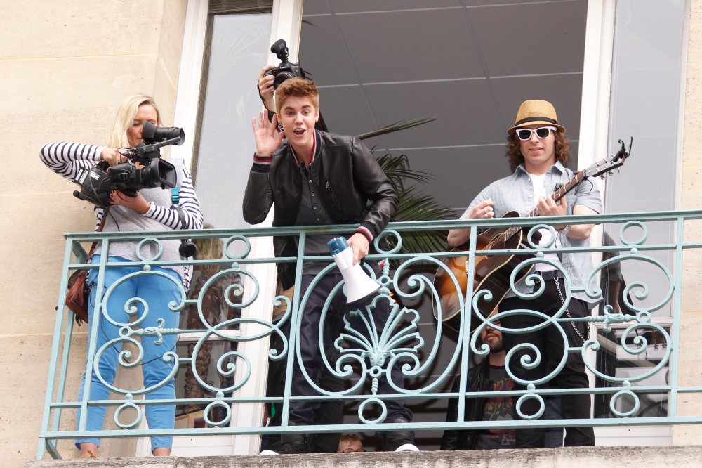 JUSTIN BIEBER Justin Bieber